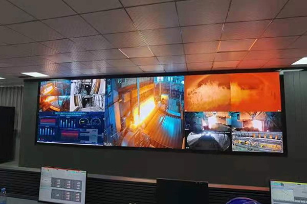 Seamless splicing of large screen